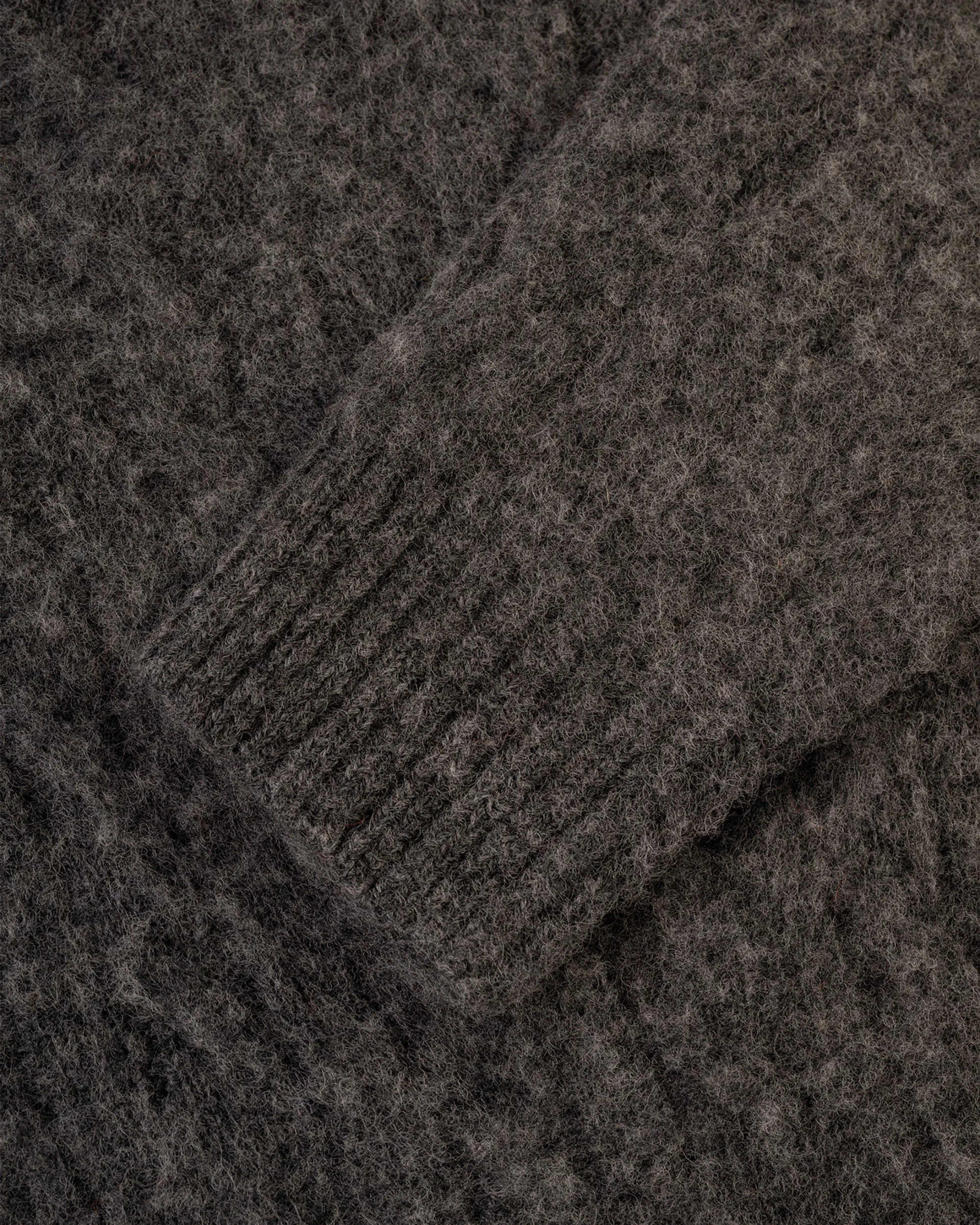 CHARCOAL SHAGGY DOG CABLE CREWNECK SWEATER