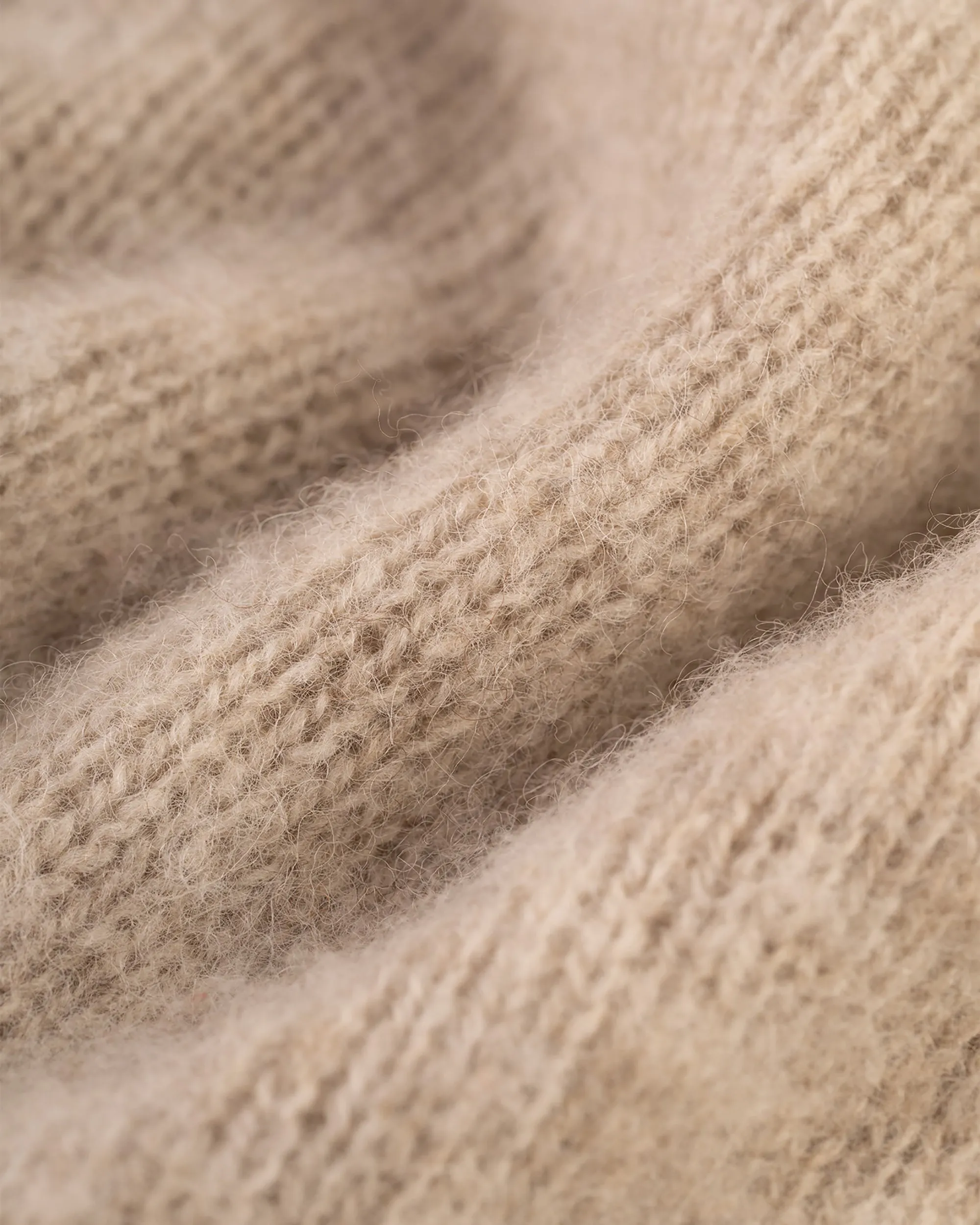 CREAM SHAGGY DOG CREWNECK SWEATER - TRIM FIT