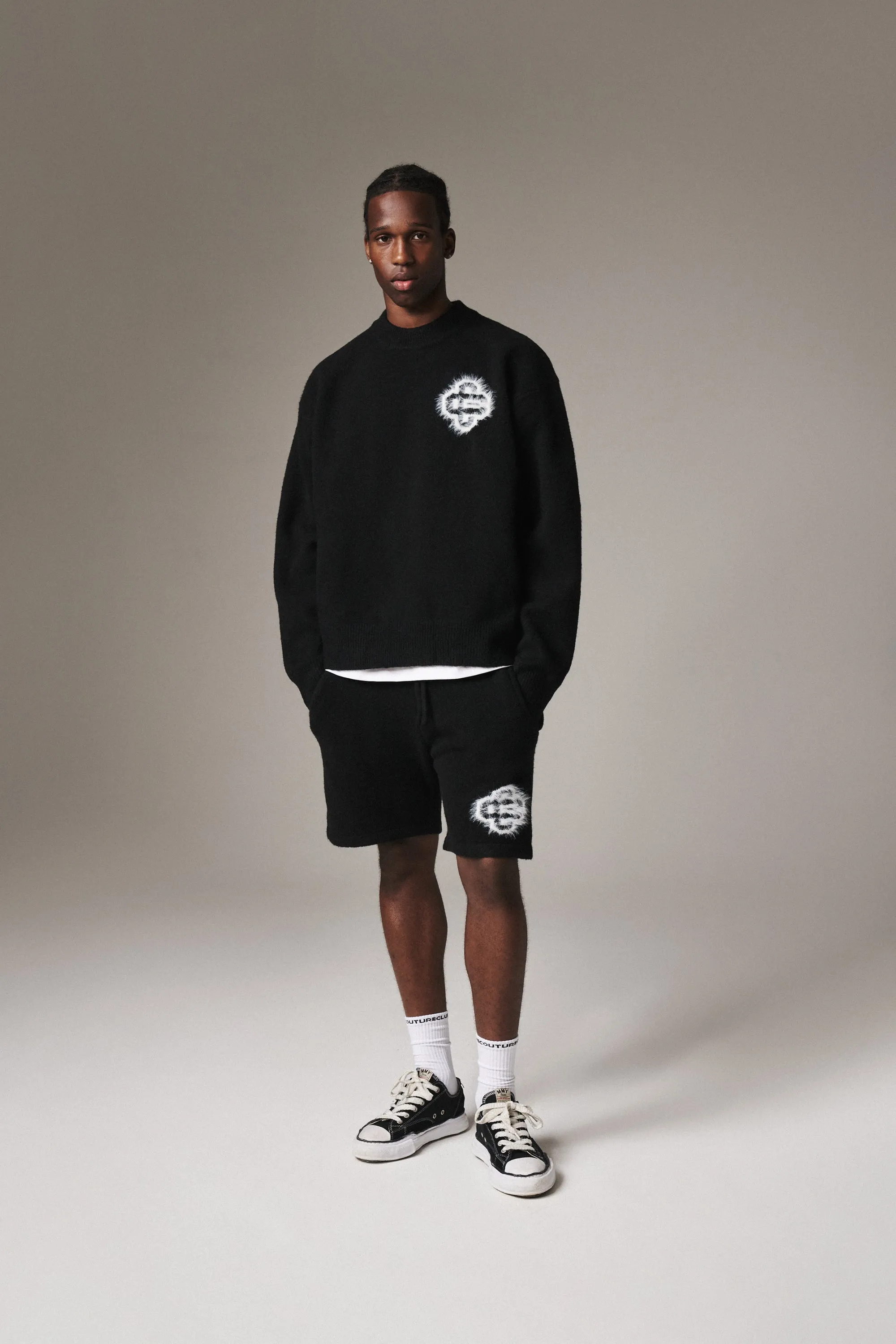 FLUFFY EMBLEM KNITTED SHORTS - BLACK