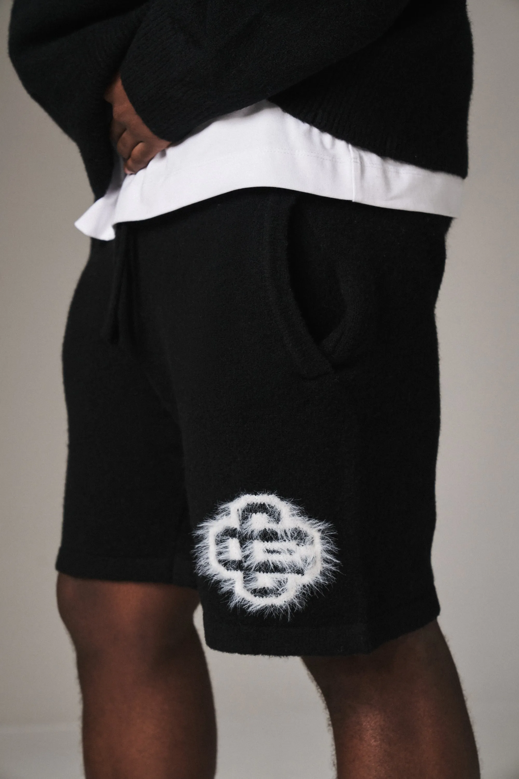 FLUFFY EMBLEM KNITTED SHORTS - BLACK