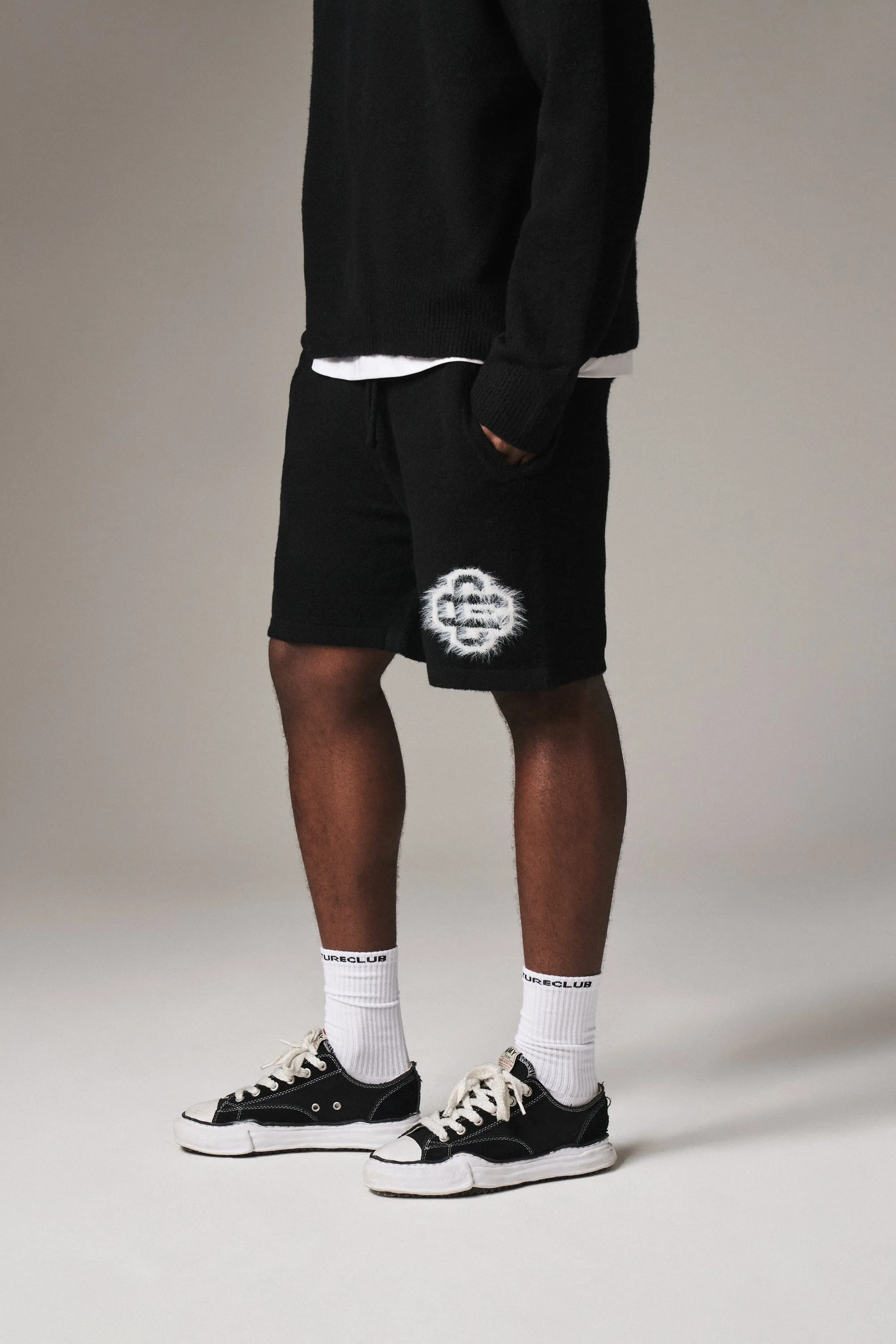 FLUFFY EMBLEM KNITTED SHORTS - BLACK