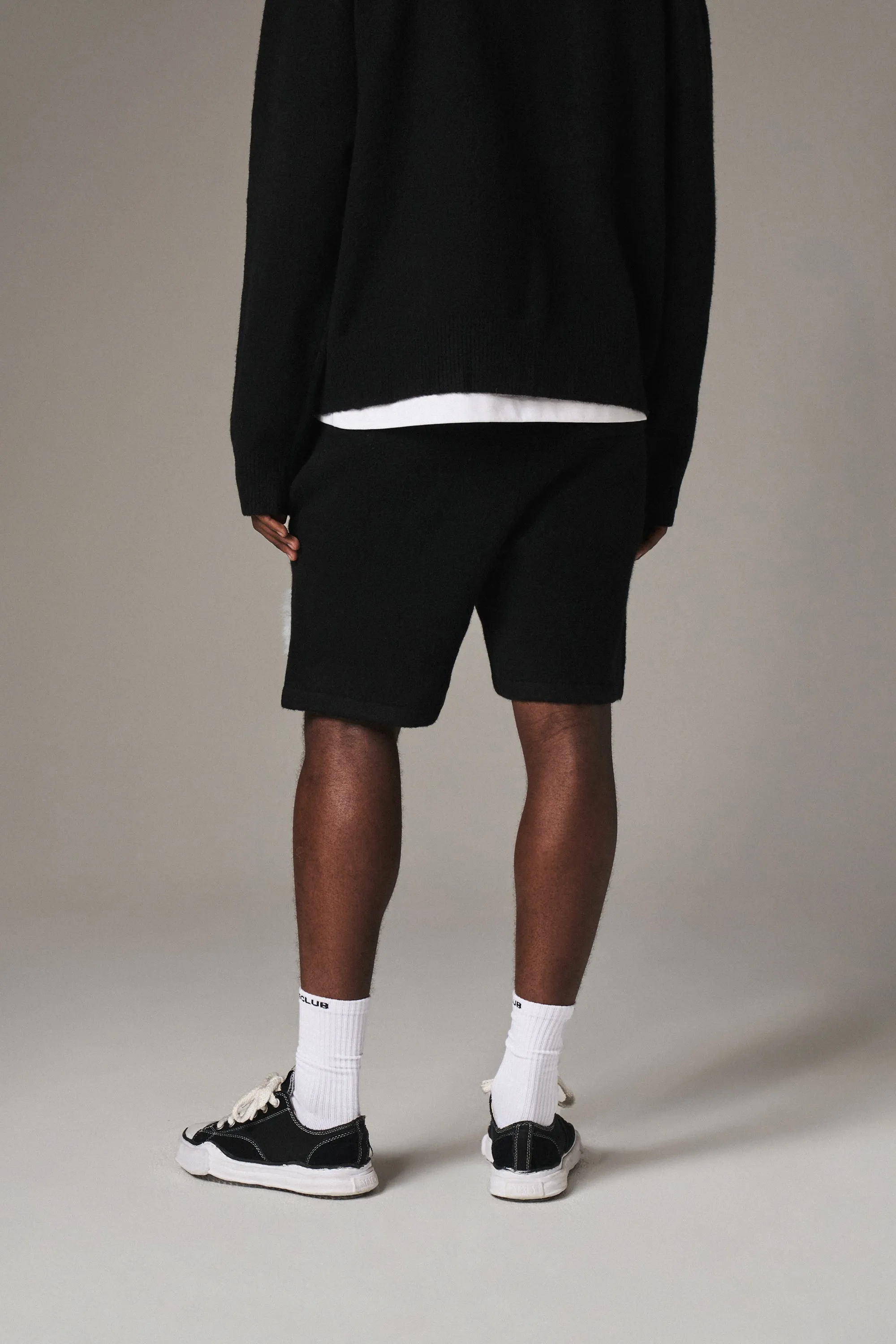 FLUFFY EMBLEM KNITTED SHORTS - BLACK