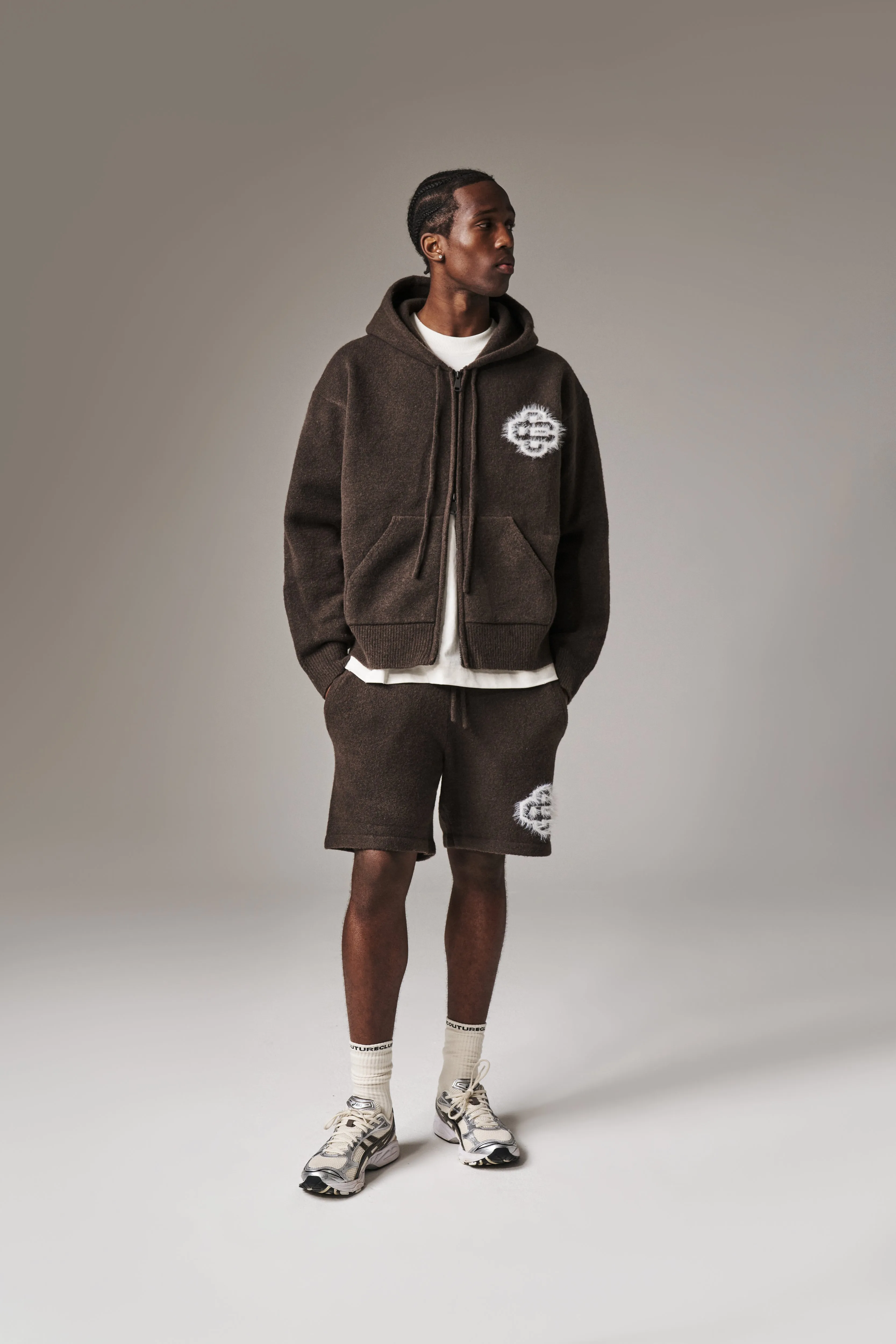 FLUFFY EMBLEM KNITTED SHORTS - BROWN