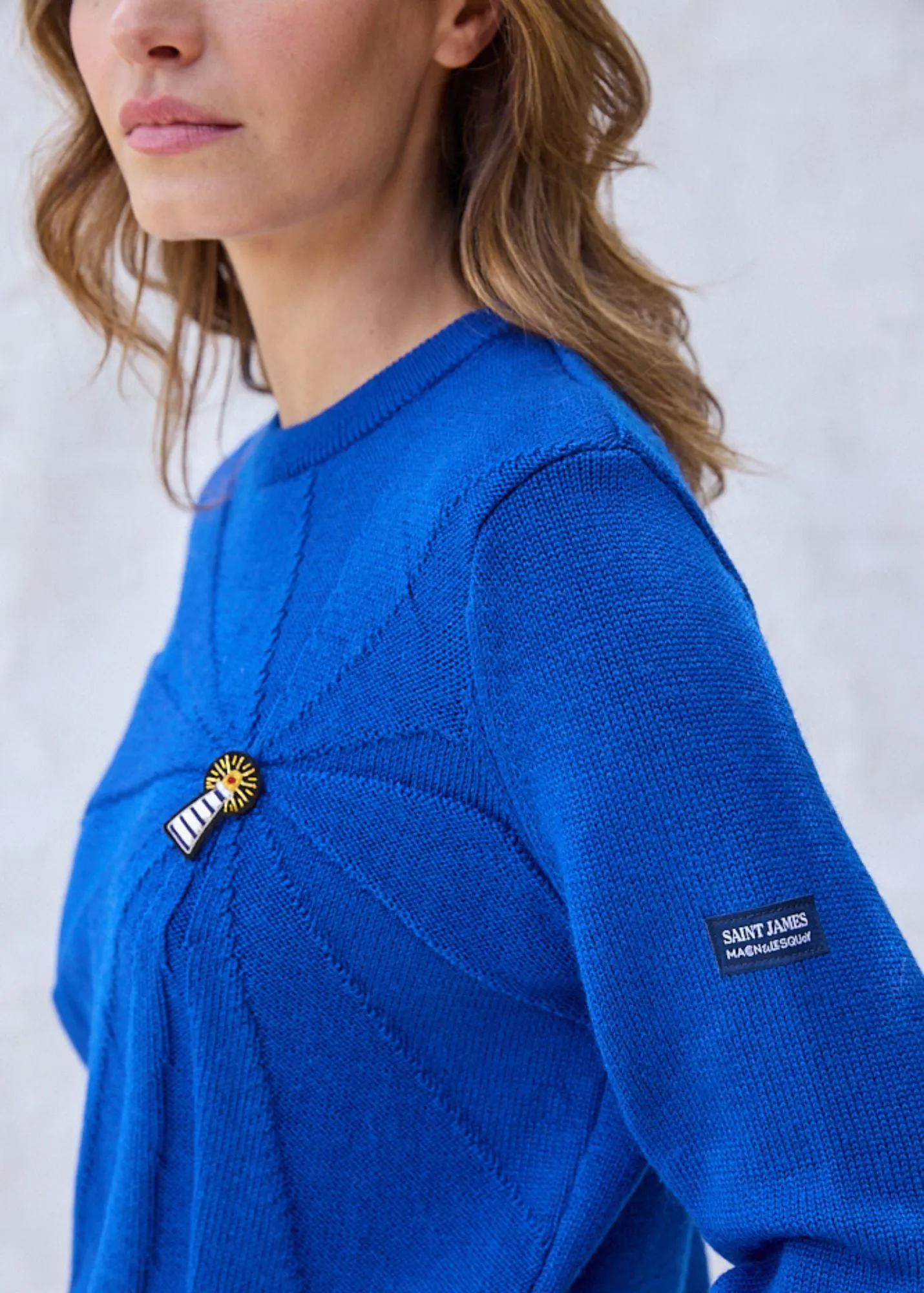 LIGHTHOUSE - Wool Sweater with lighthouse brooch by Macon & Lesquoy (ROYAL BLUE)