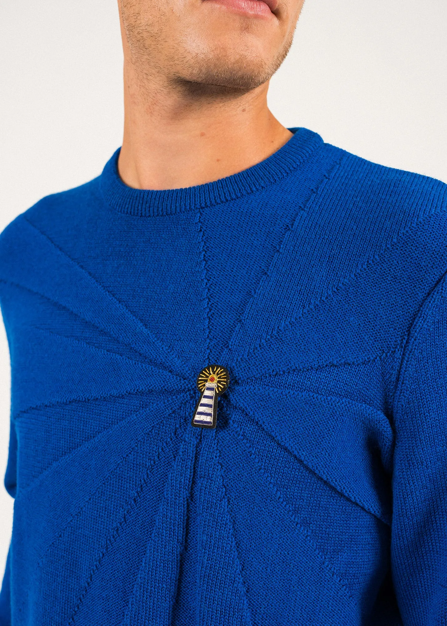 LIGHTHOUSE - Wool Sweater with lighthouse brooch by Macon & Lesquoy (ROYAL BLUE)