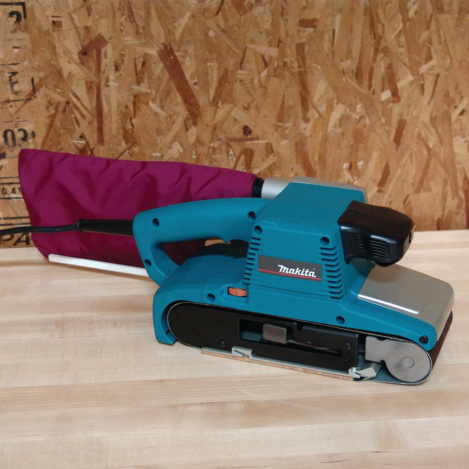Makita 9404 4'' x 24'' Corded Belt Sander Variable Speed