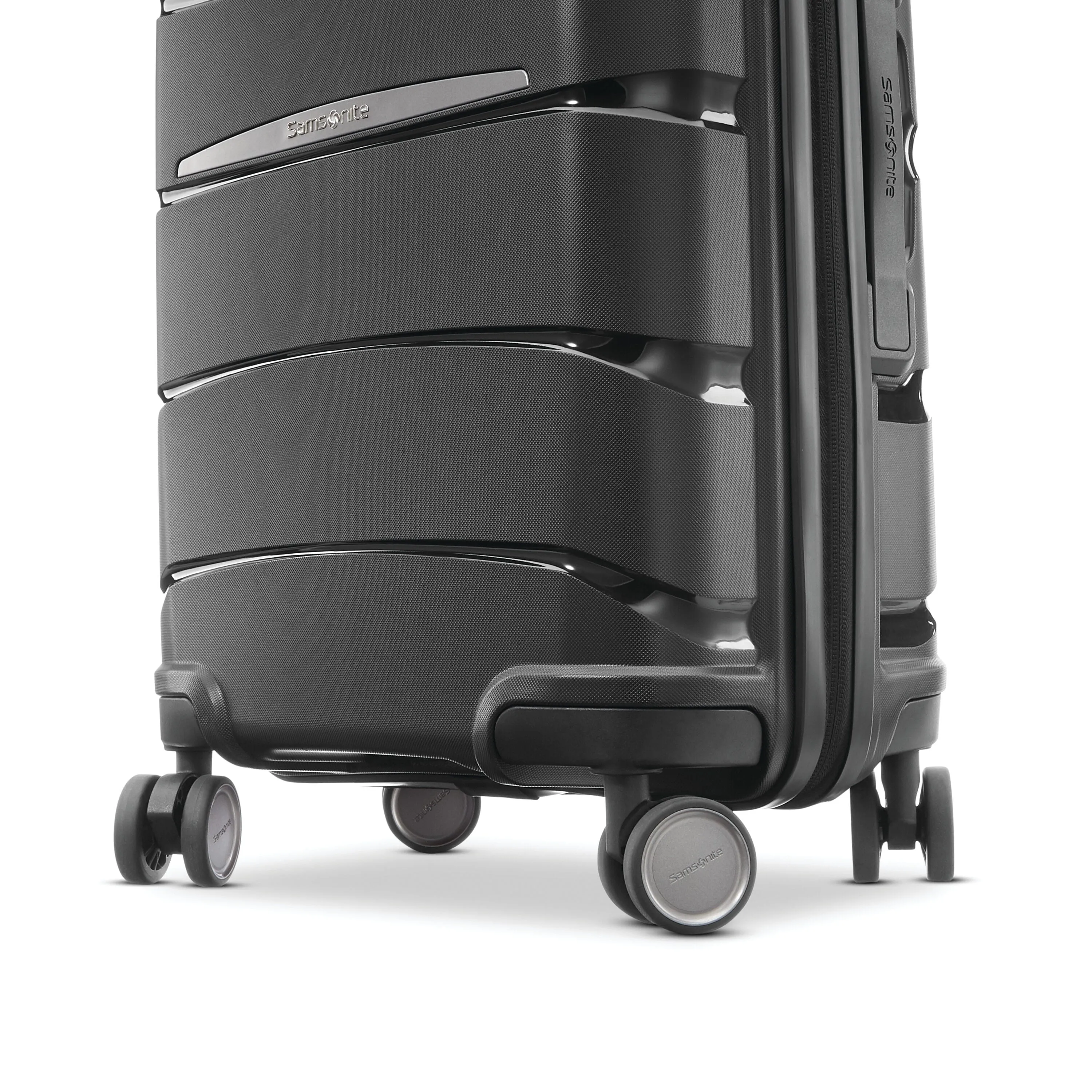 Outline Pro 22X14X9 Carry-On Spinner 20"