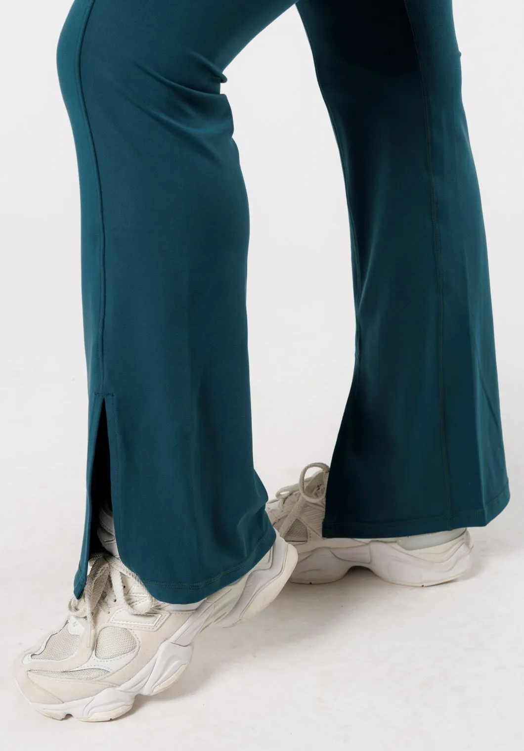 Reluna™ Front Slit Sculptseam® Flare Leggings 31" Serpentine