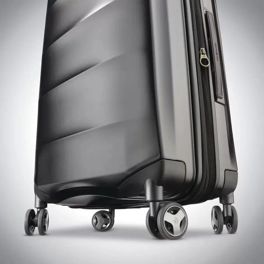 Samsonite Octiv 22 x 14 x 9 Carry-On Spinner