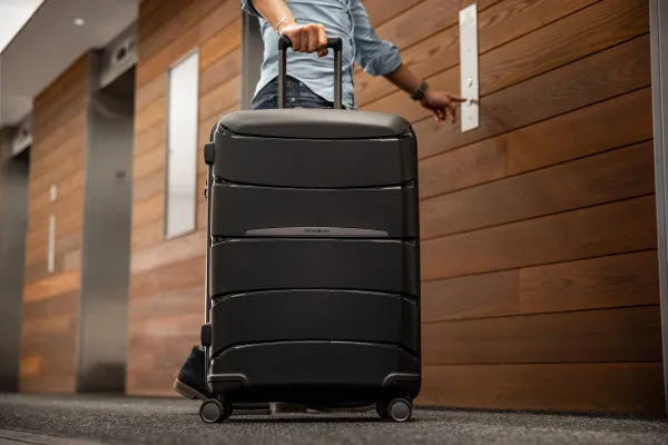 Samsonite Outline Pro Carry-on Spinner