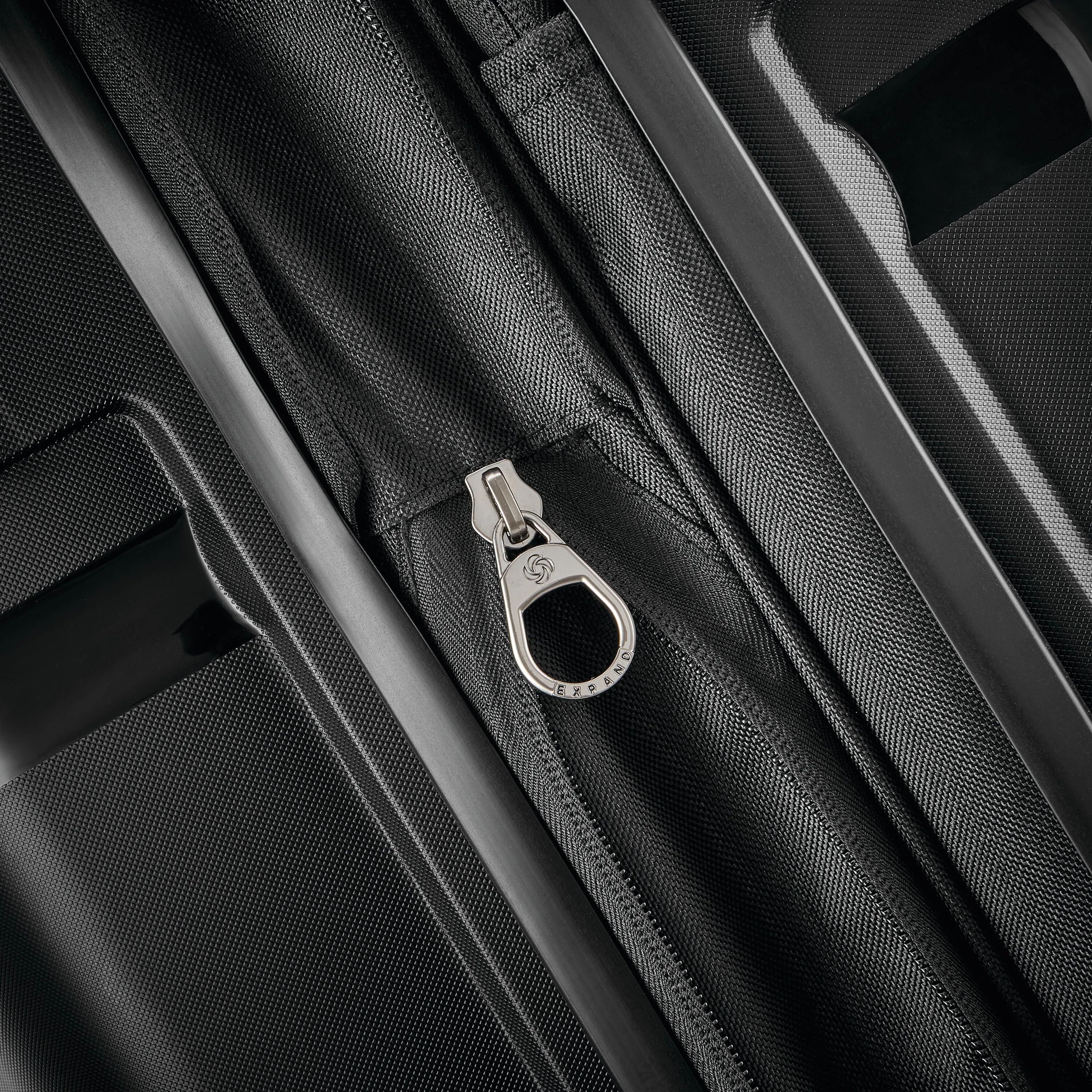 Samsonite Outline Pro Medium Spinner